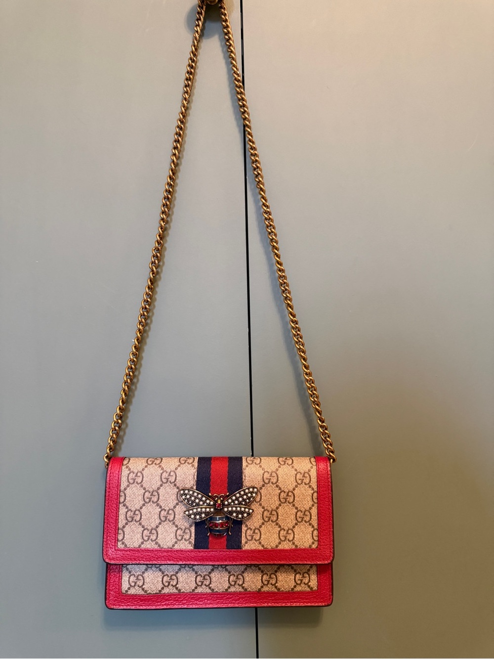 Gucci Queen Bee margaret leather crossbody bag Wallet on Chain Bag